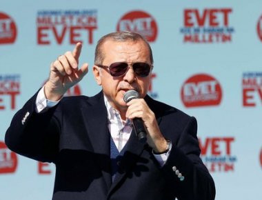 Tουρκικό δημοψήφισμα - Άντρας έριξε έξι ψηφοδέλτια «Ναι» στην κάλπη! Πως να μη βγει το ναι μετά...